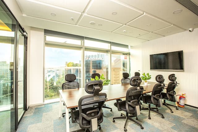 EsziWorkN, The Capital, BKC