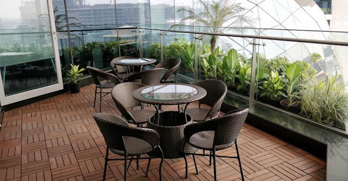 https://api.cohubindia.com/assets/uploads/20240225/Redbrick_BKC_CApital_Cafe_Space.jpg