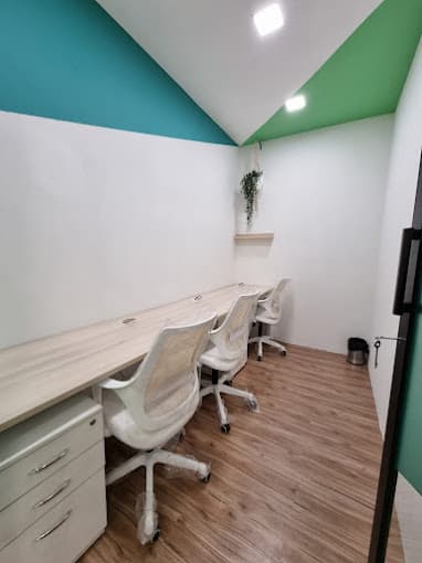 https://api.cohubindia.com/assets/uploads/20240309/4th pic 3 seater cabin .jpg