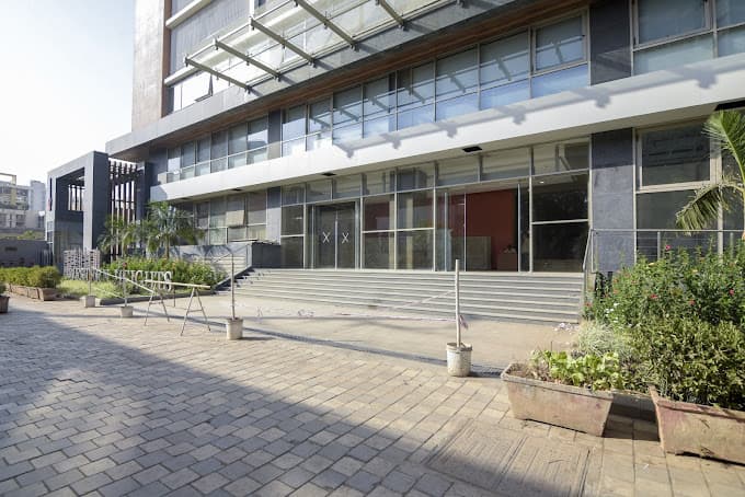 https://api.cohubindia.com/assets/uploads/20240324/Spaces_SpacesInspireHubMumbai_Exterior_2.jpg