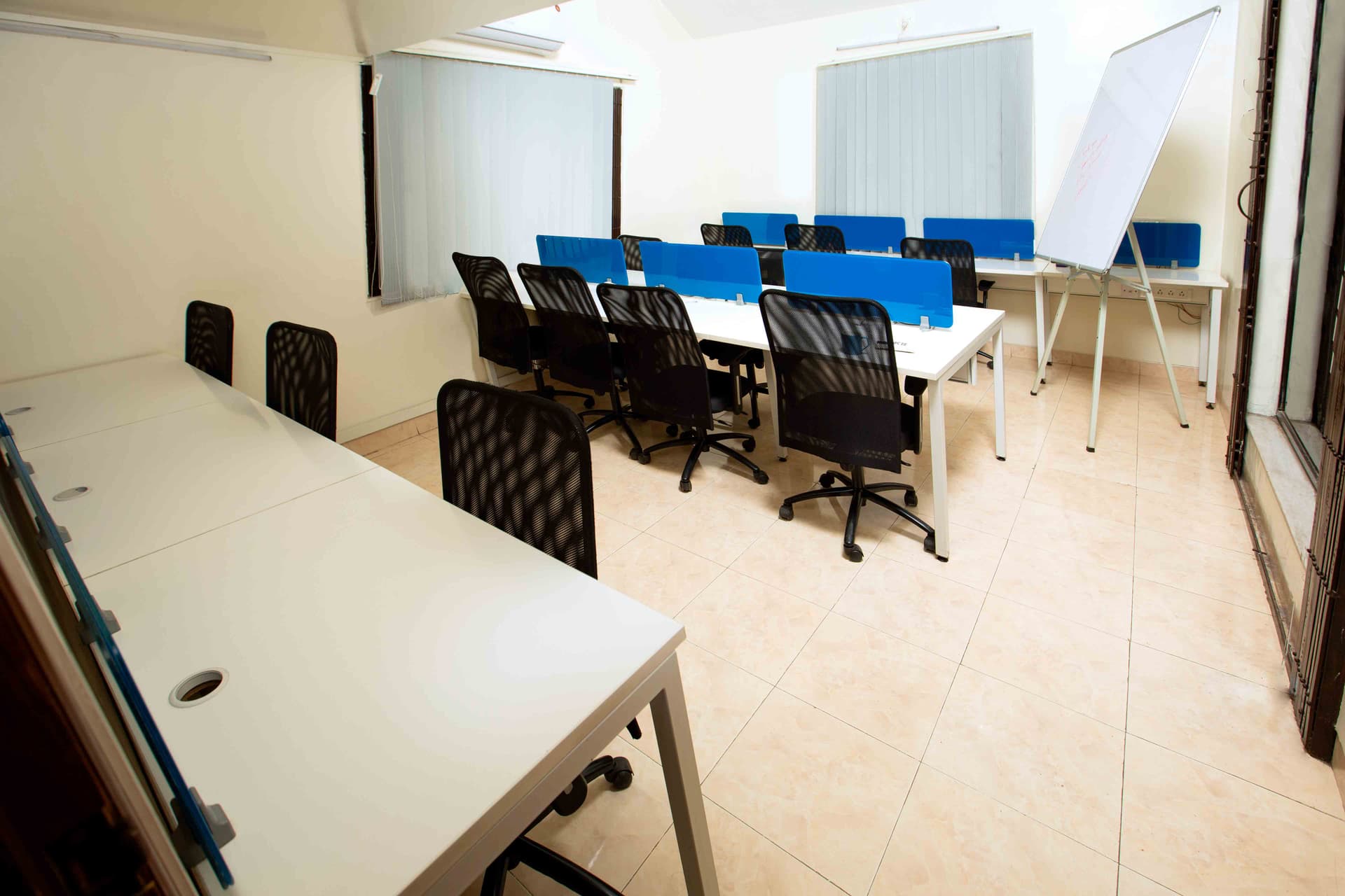 https://api.cohubindia.com/assets/uploads/20240329/Sharedofficeforrent.jpeg