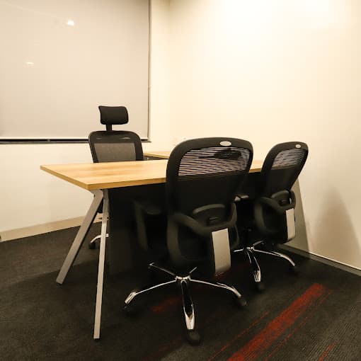 https://api.cohubindia.com/assets/uploads/20240330/Director Cabin 2.jpg