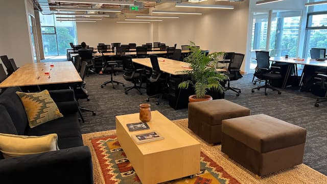 WeWork, Eleven West, Baner