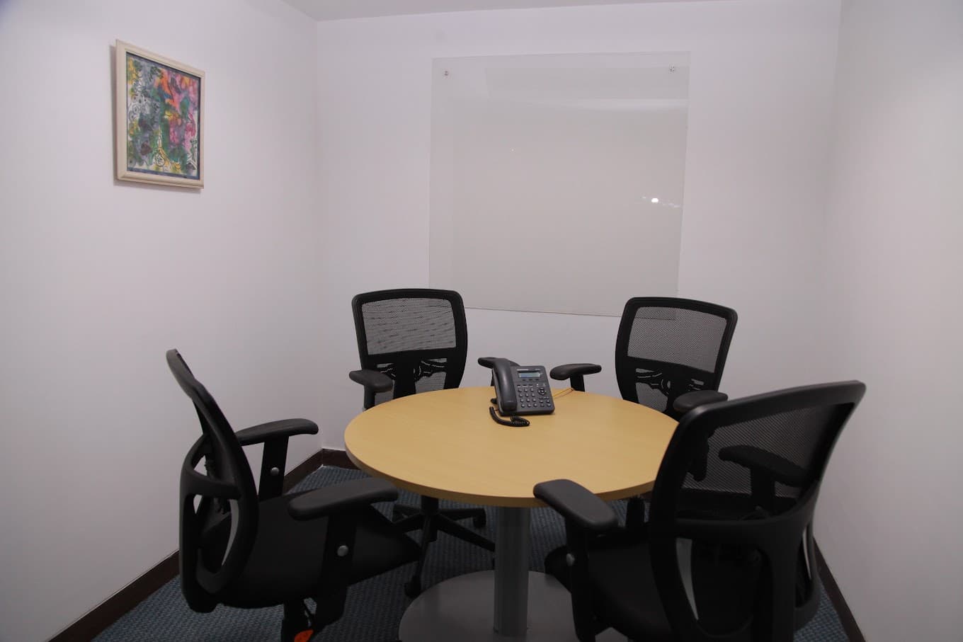https://api.cohubindia.com/assets/uploads/20240420/mtg room.jpeg