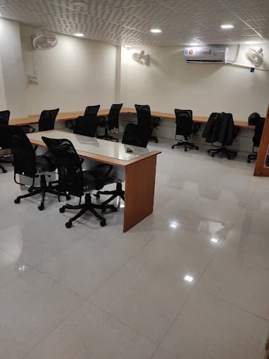 https://api.cohubindia.com/assets/uploads/20240823/Gomti_Nagar_office_on_rent.jpg