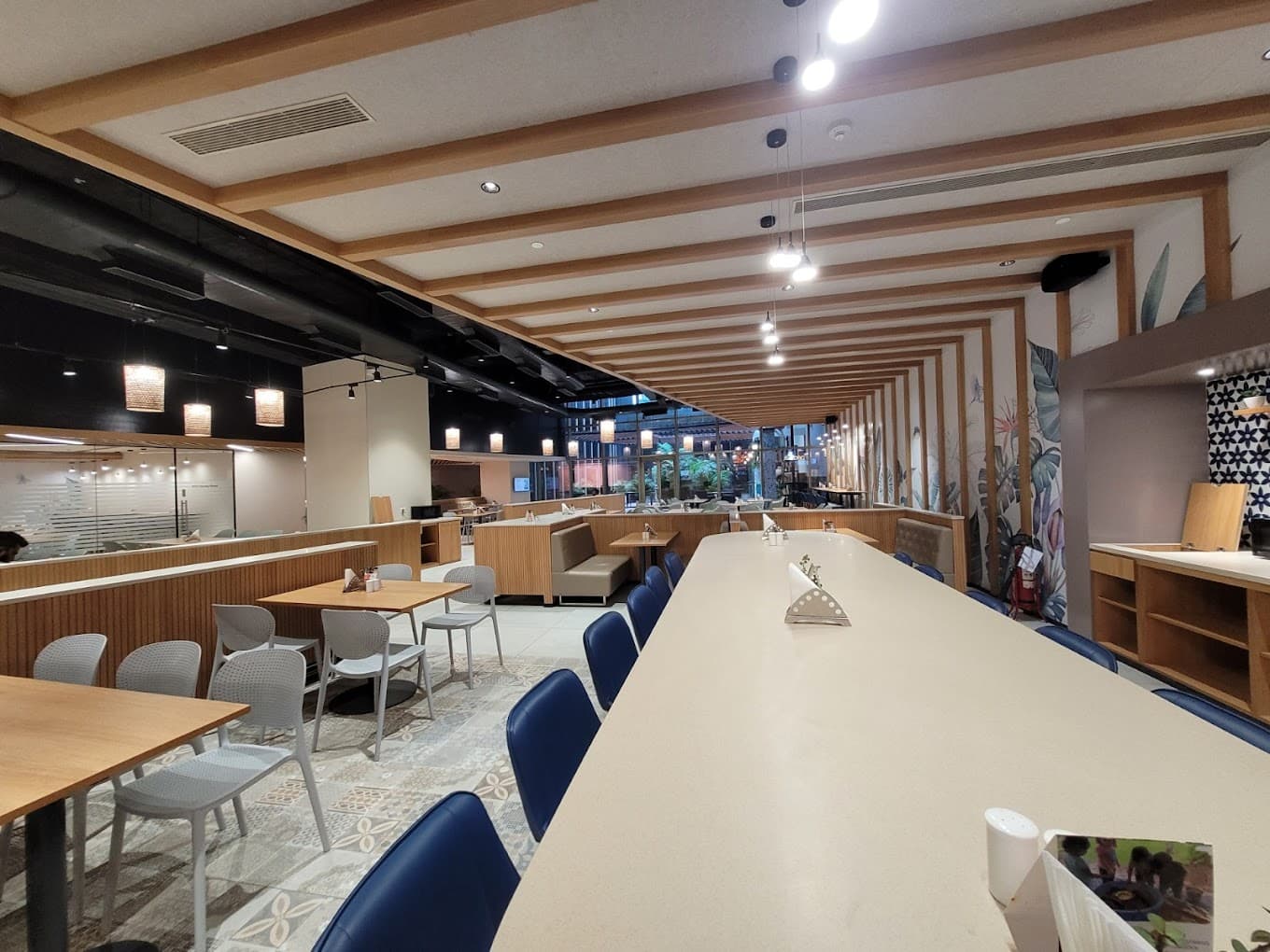 https://api.cohubindia.com/assets/uploads/20240922/Spaces_Coworking_Sector_16B_n_Noida.jpg